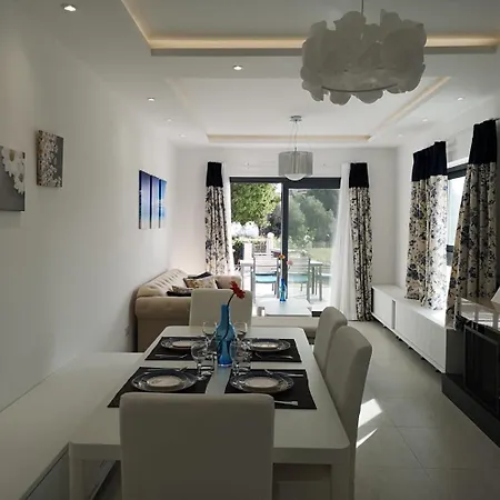 Ambrosia Gardens,3 Bedroom Corner Townhouse, Sea View * Pafos
