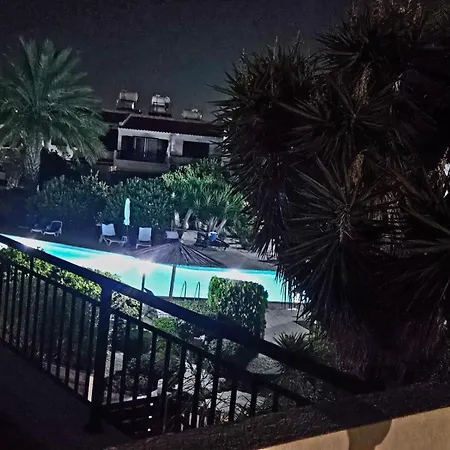Ambrosia Gardens,3 Bedroom Townhouse, Sea View דירה פאפוס