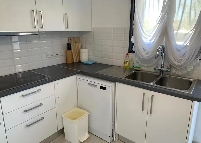 Sea-view, Mediterranean Style,heart Area Of Apartamento Paphos